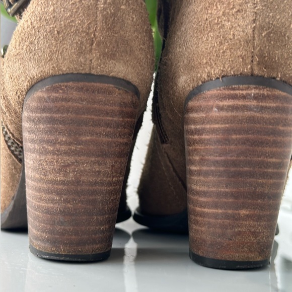 GUESS Boots Women's Tan Brown Western Suede Ankle Booties Cowgirl 6 - Picture 10 of 11